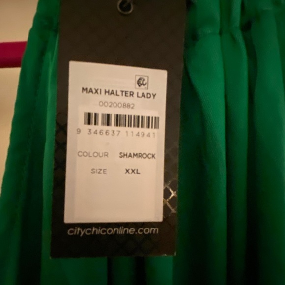 City chic satin maxi dress in Shamrock size XXL for city chic. 22 regular size. - Picture 2 of 7